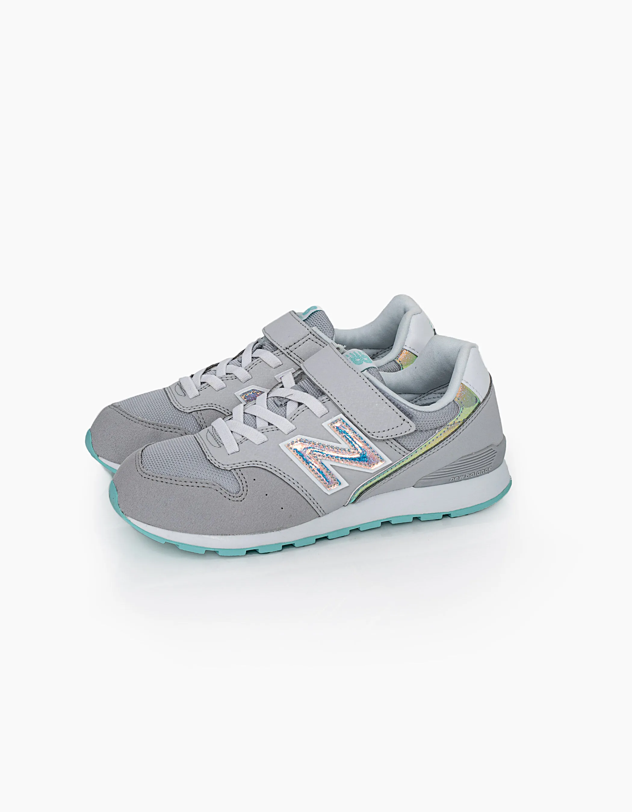 Grey NEW BALANCE® sneakers size 36-38 for girls.