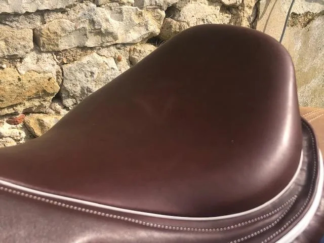 New 17.5-inch EKUS F2 model saddle