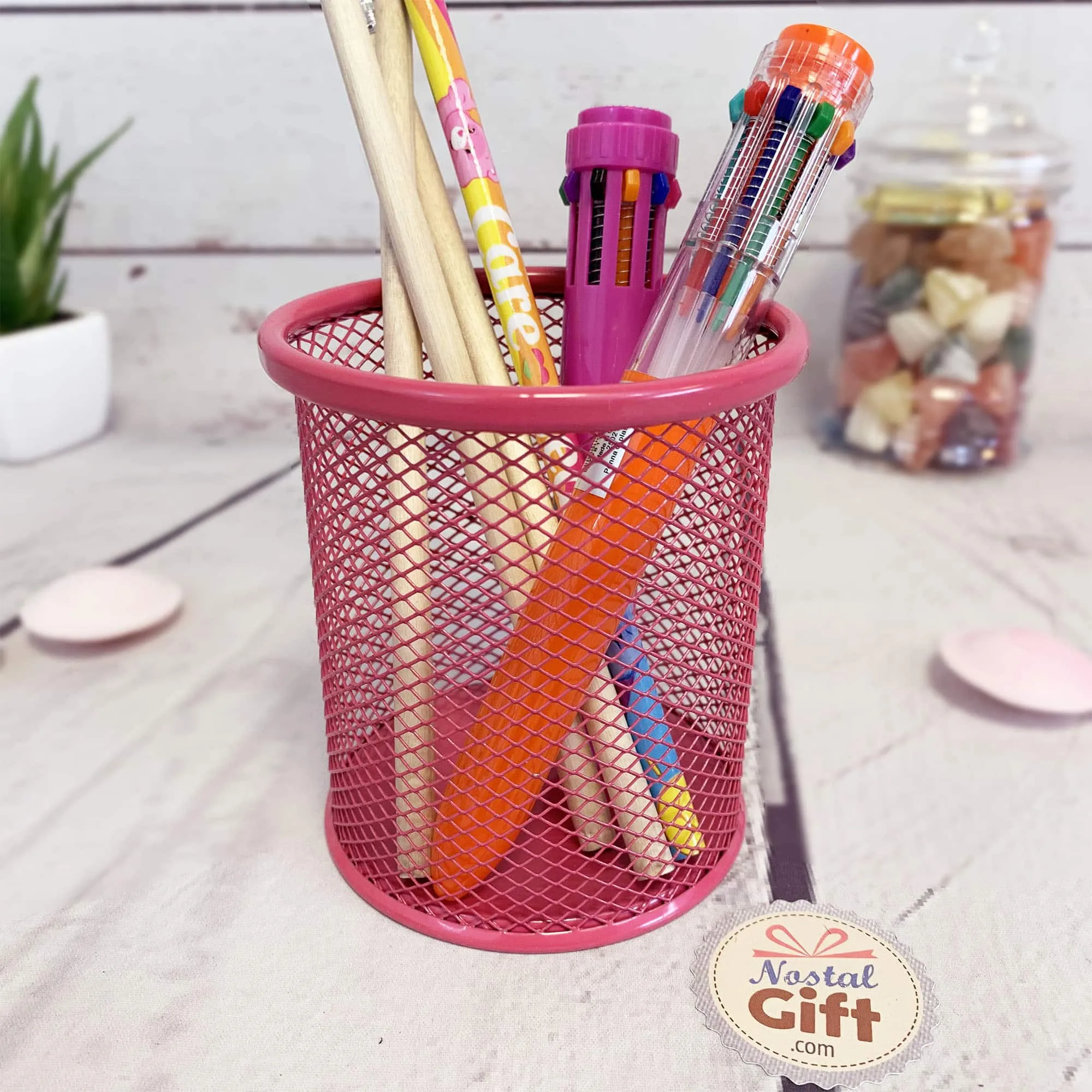 Pot à crayons rond en métal rose