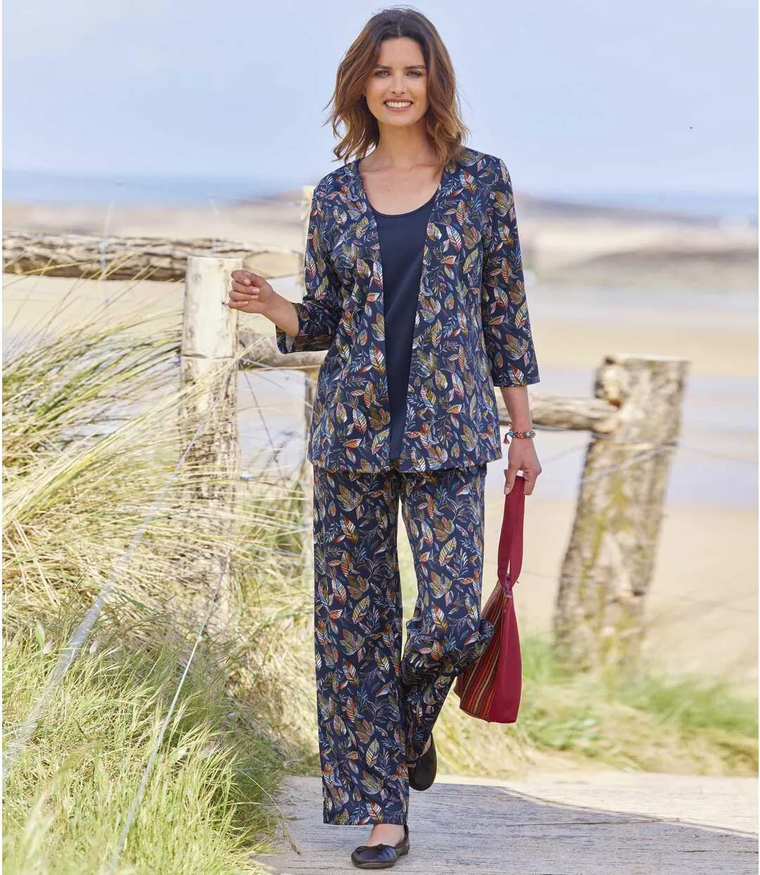 Printed Leaf Pattern Relaxing Stretch Set.