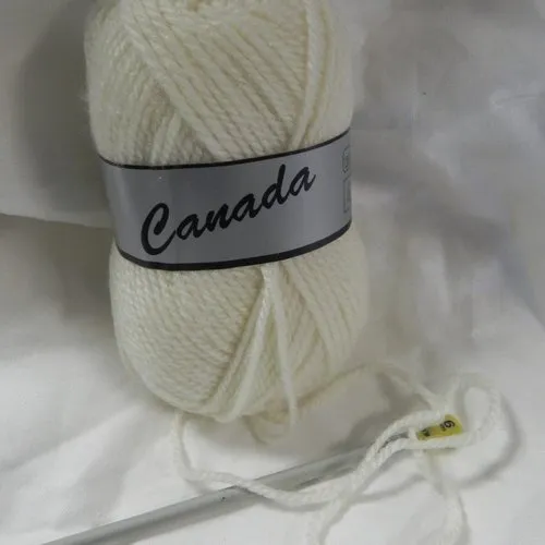 Wool Yarn Ball 60% Acrylic 40% Wool Needle Size 4 to 4.5